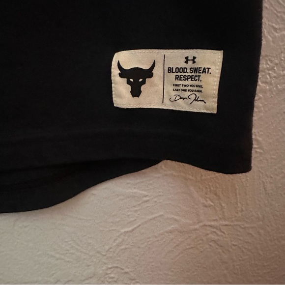 Youth Under Armour Black Tee with Pink Graphic | Size XL - Picture 4 of 8